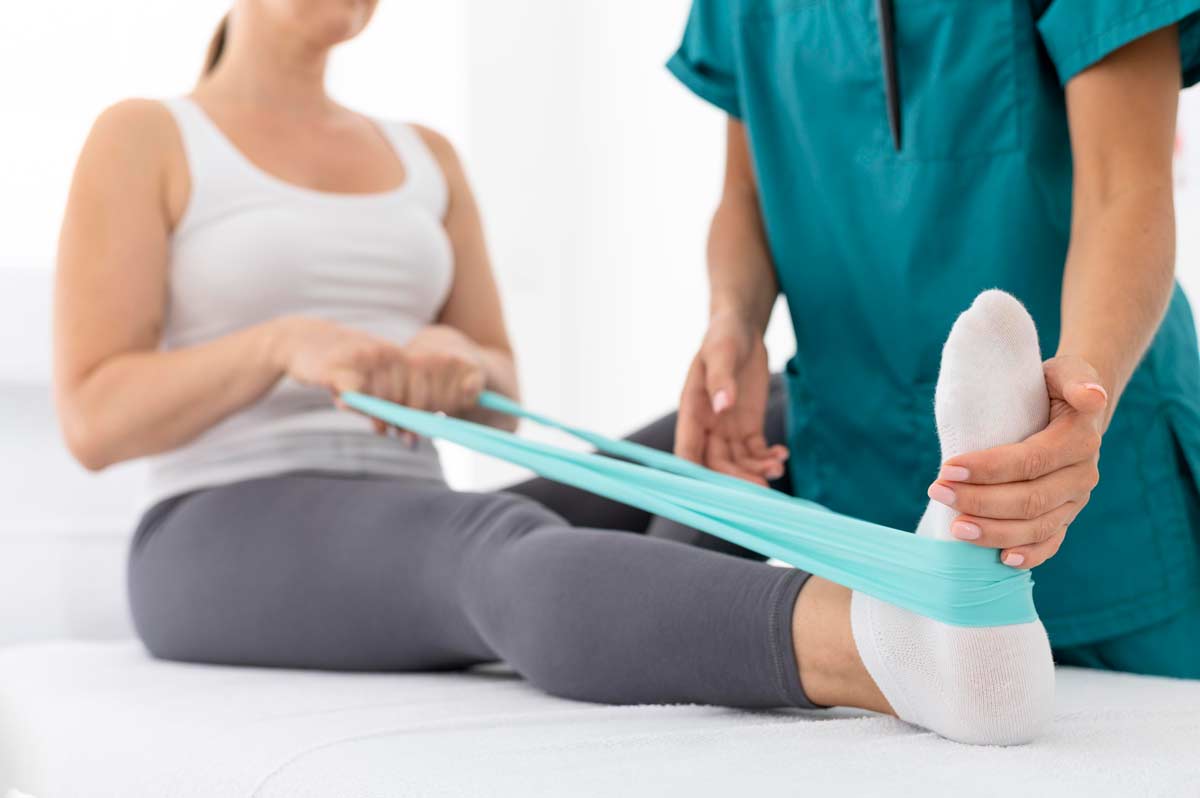 donna-che-ha-una-sessione-di-fisioterapia